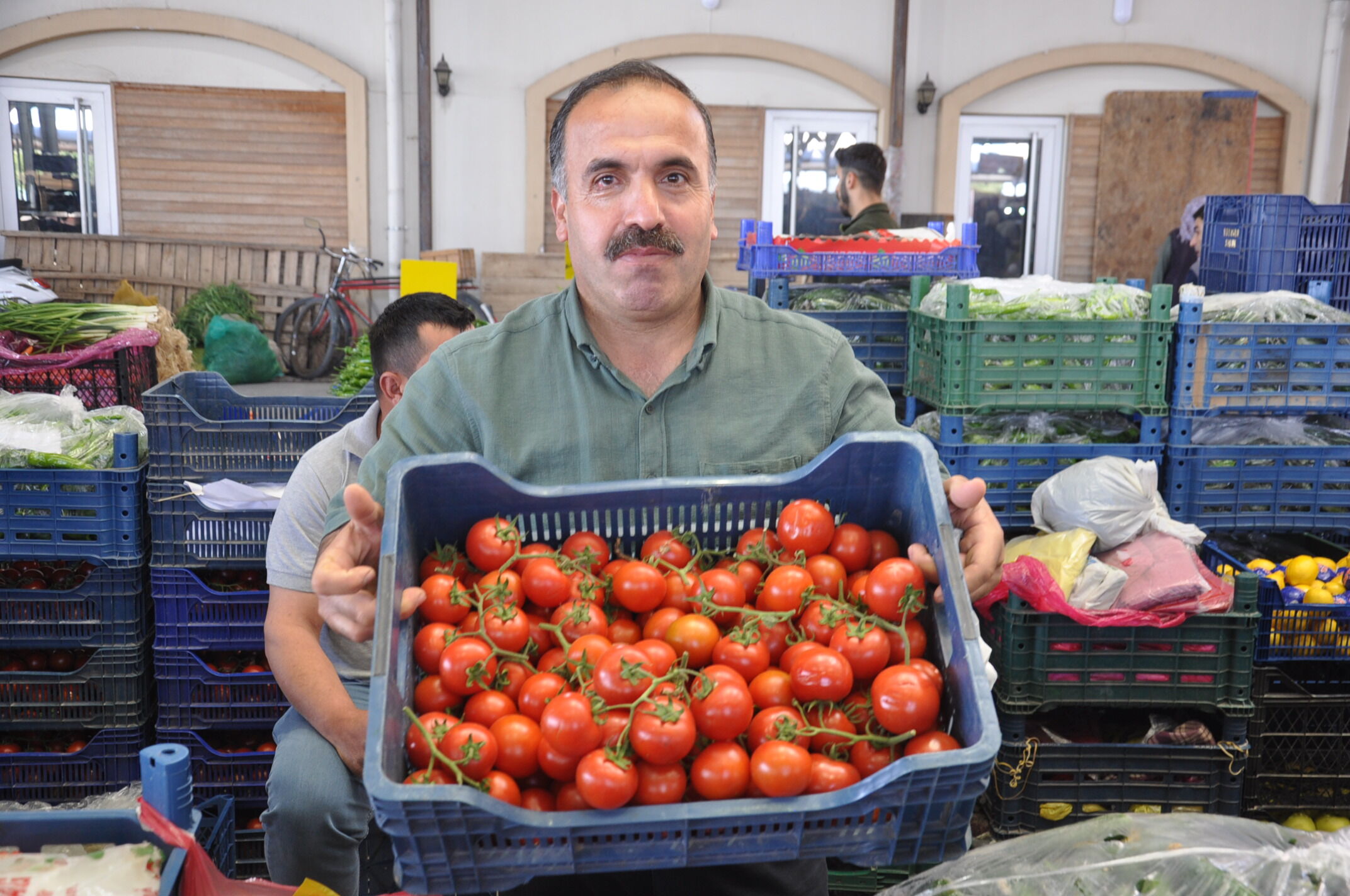 Salihlinin Carsamba Pazardaki Guncel Fiyatlar Seftali Ve Kiraz Tezgahta (3)