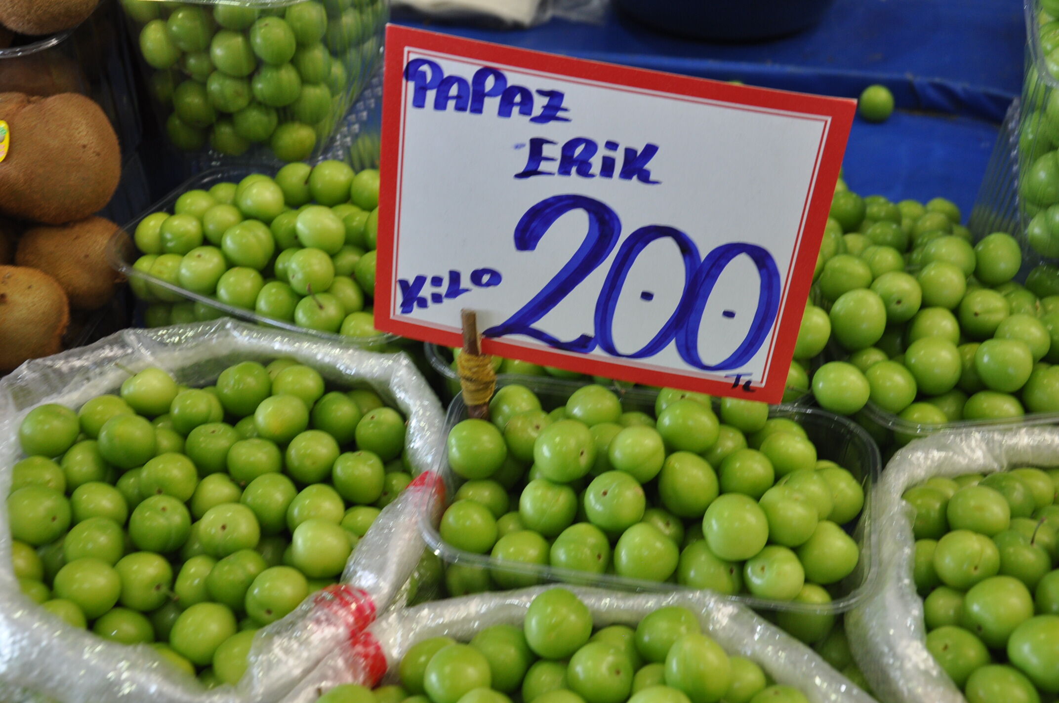 Salihlinin Carsamba Pazardaki Guncel Fiyatlar Seftali Ve Kiraz Tezgahta (4)