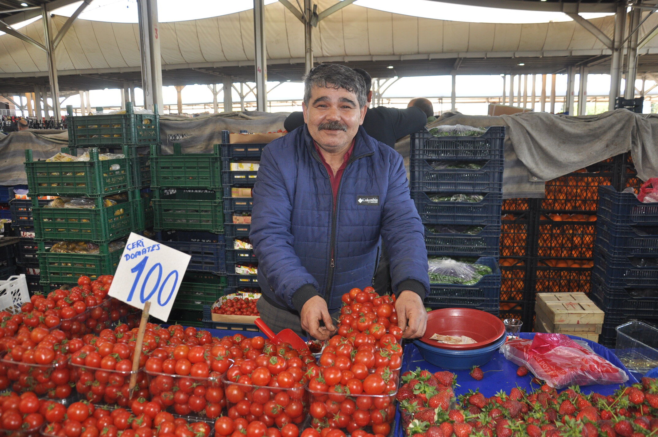 Salihlinin Carsamba Pazardaki Guncel Fiyatlar Seftali Ve Kiraz Tezgahta (5)
