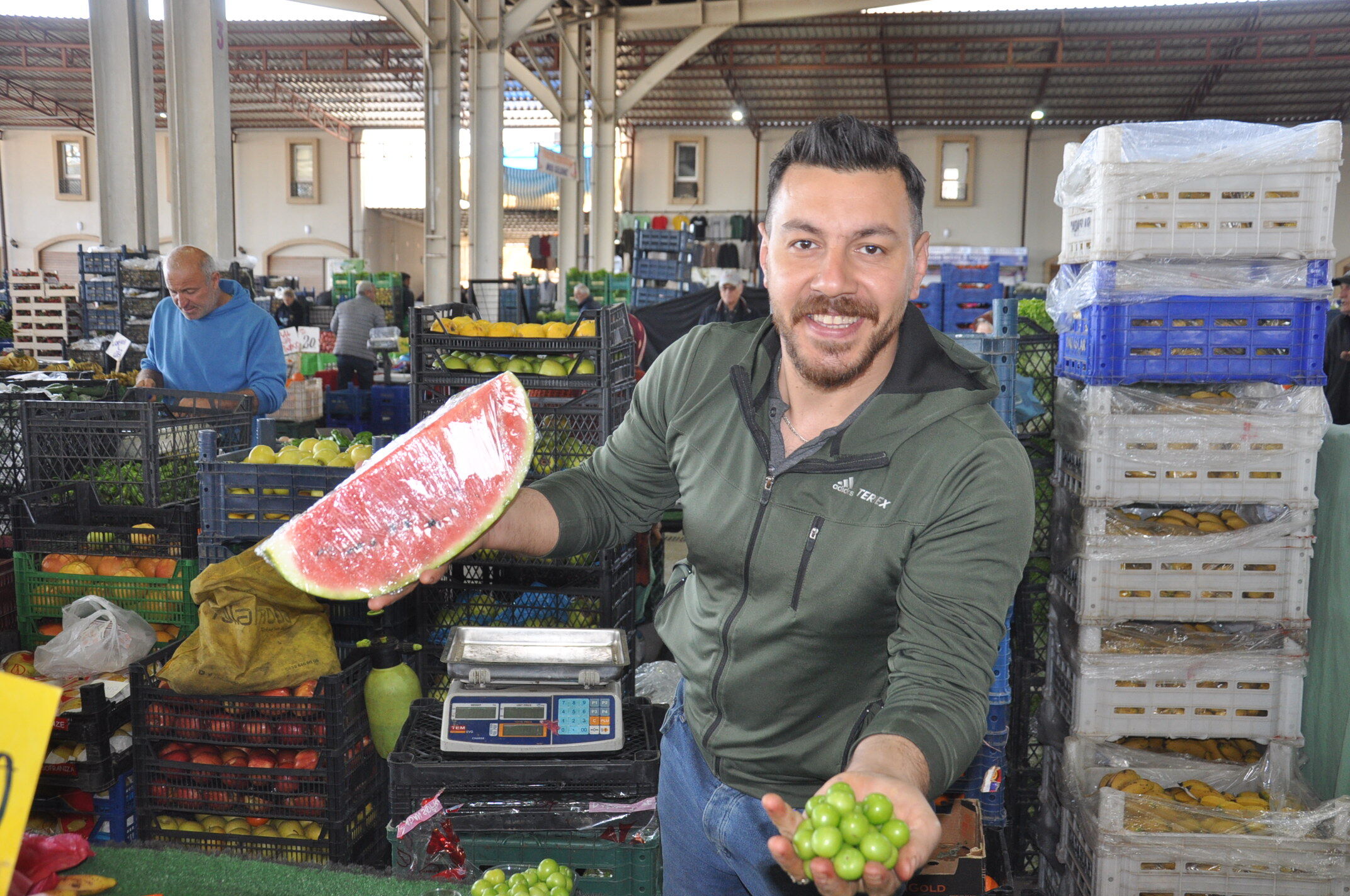 Salihlinin Carsamba Pazardaki Guncel Fiyatlar Seftali Ve Kiraz Tezgahta (8)