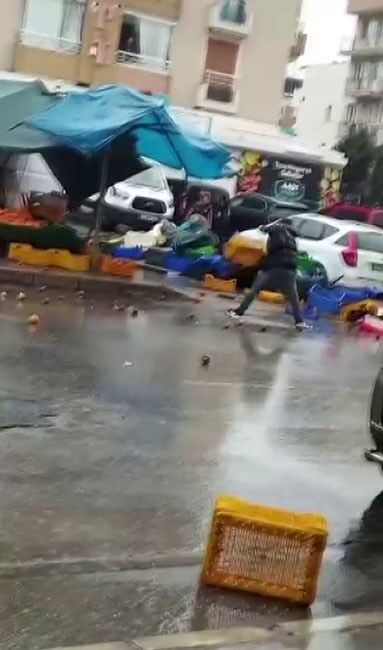 Sinir Krizi Geciren Esnaf Ortaligi Birbirine Katti Vatandaslara Kasa Firlatti (1)-2