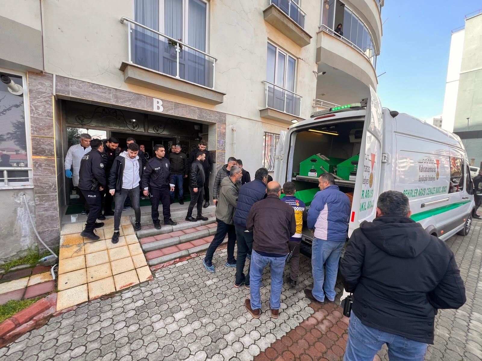 Sitede Korkunc Infaz 26 Yasinda Babasinin Katili Oldu (1)-1