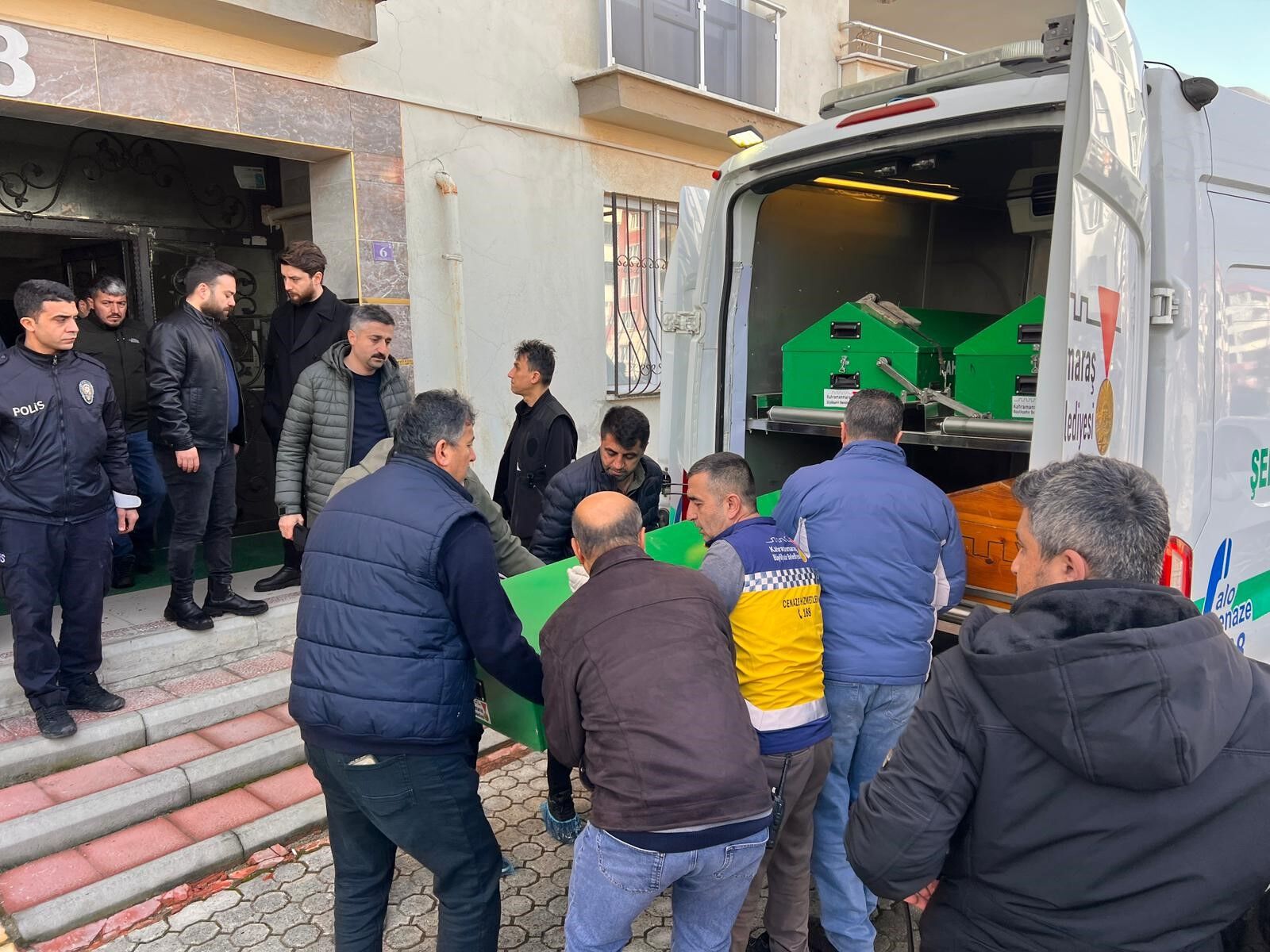 Sitede Korkunc Infaz 26 Yasinda Babasinin Katili Oldu (2)