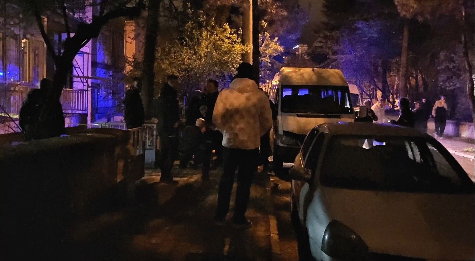 Sokak Ortasinda Kursun Yagdirdi Eve Donup Tetigi Cekti Bir Yarali Bir Olu (3)