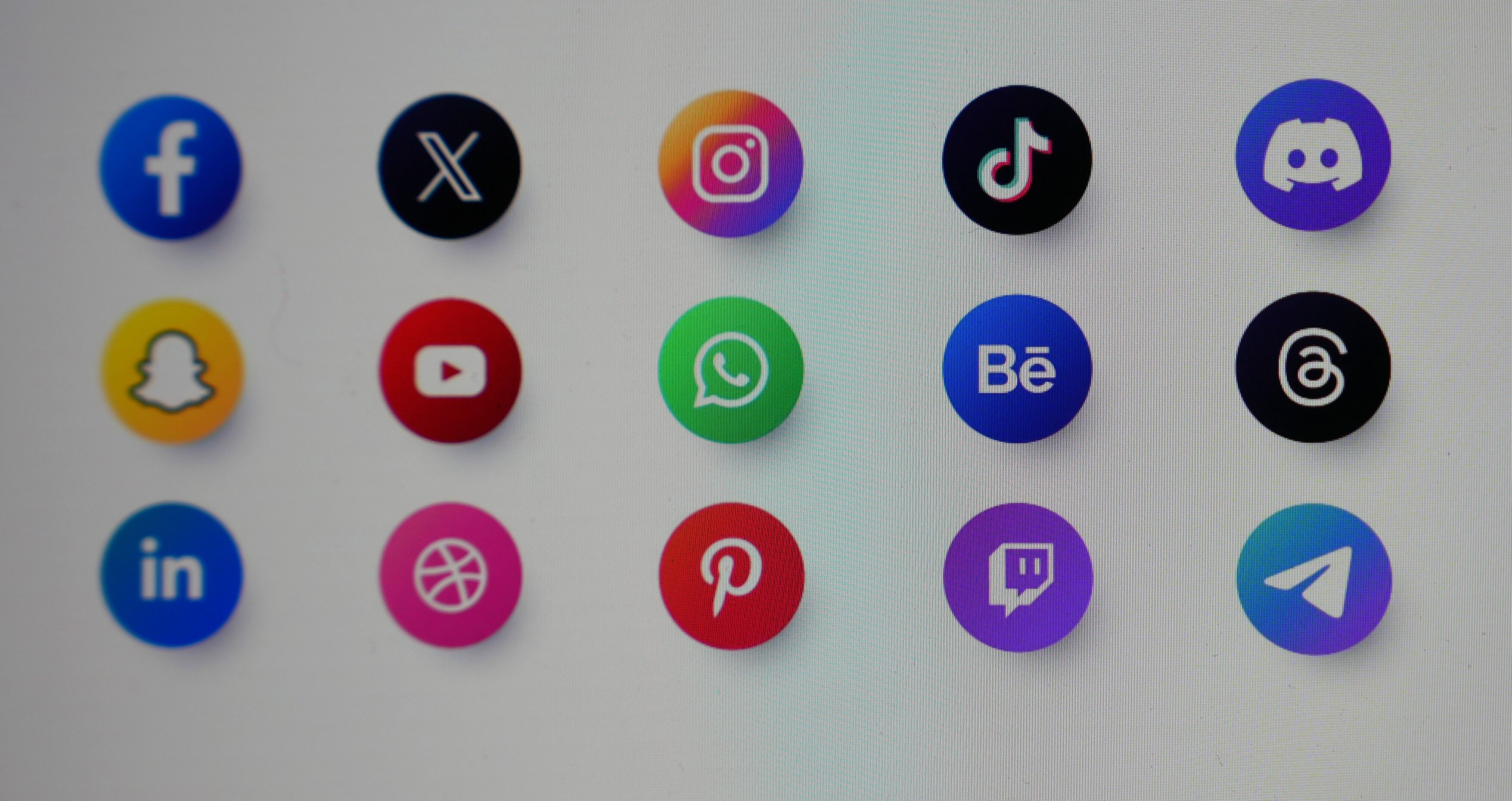 Sosyal Medya Devleri Turkiyede Kagit Uzerinde Reklam Gelirleri Yurt Disina Akiyor (4)