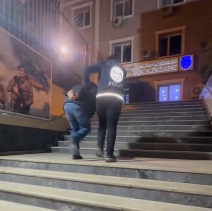 Sosyal Medyada Polis Yelegiyle Yayin Yapan Kisiye Operasyon (2)