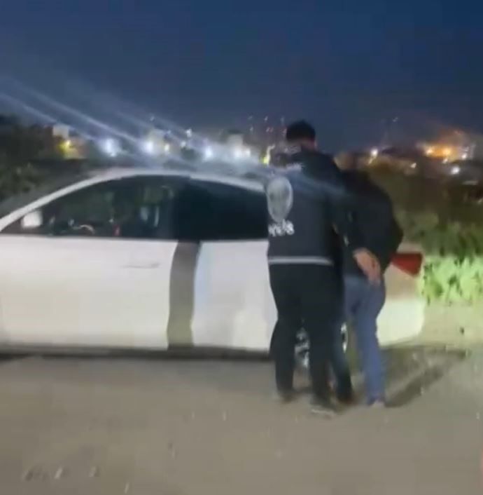 Sosyal Medyada Polis Yelegiyle Yayin Yapan Kisiye Operasyon (3)