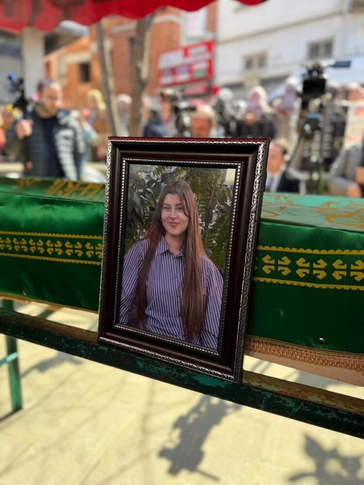 Taciz Iddialari Golgesinde Supheli Kaza Aileden Siyasi Baski Var Cikisi (4)