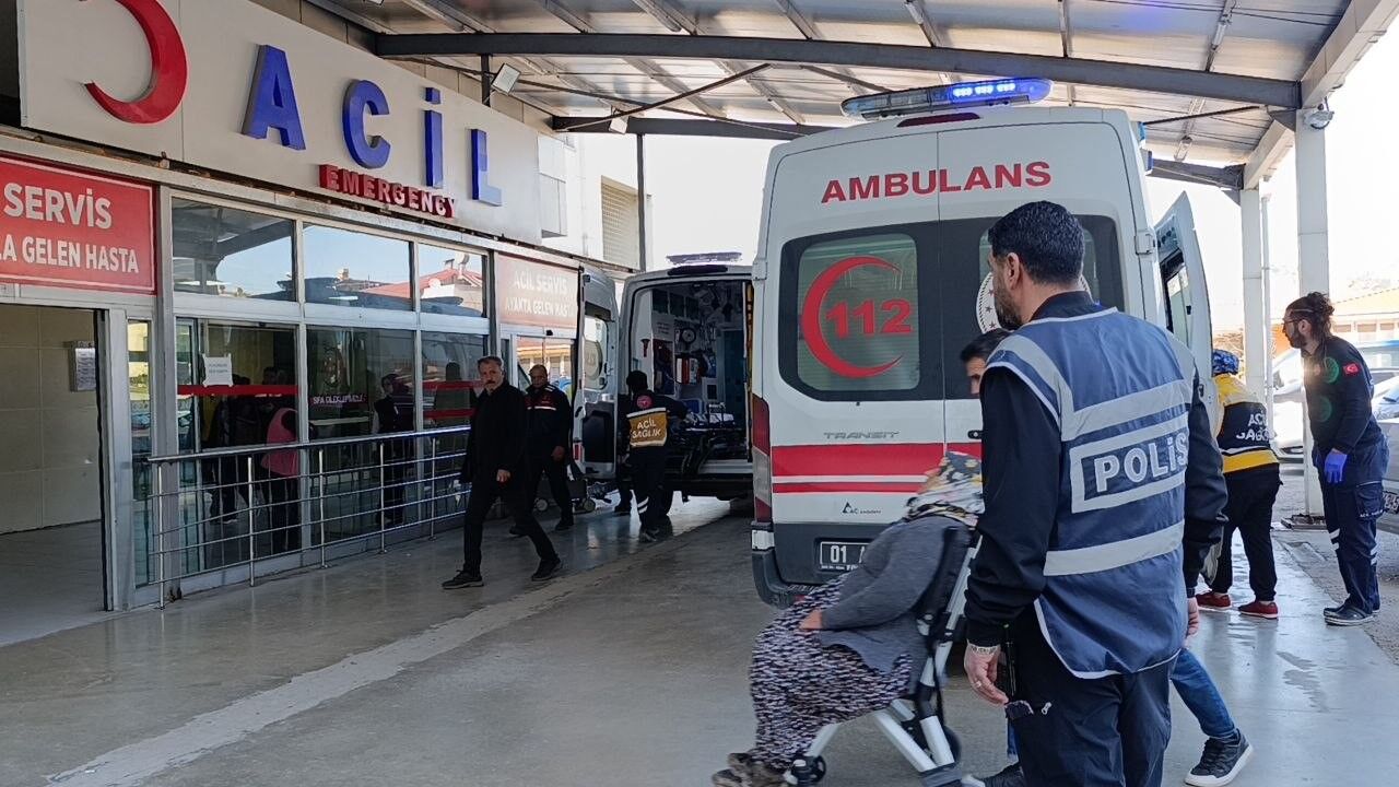 Tarim Iscilerini Tasiyan Minibus Devrildi 15 Kisi Yaralandi (3)