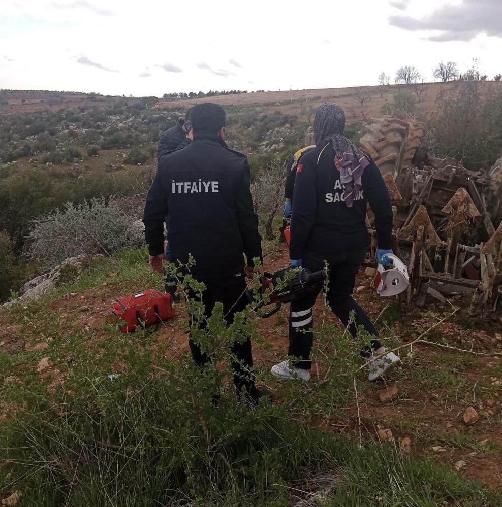 Tarla Surerken Kontrolden Cikan Traktorun Altinda Can Verdi (1)