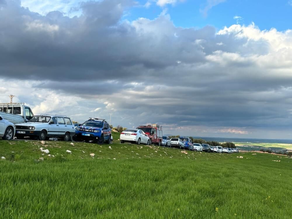 Tarla Surerken Kontrolden Cikan Traktorun Altinda Can Verdi (3)