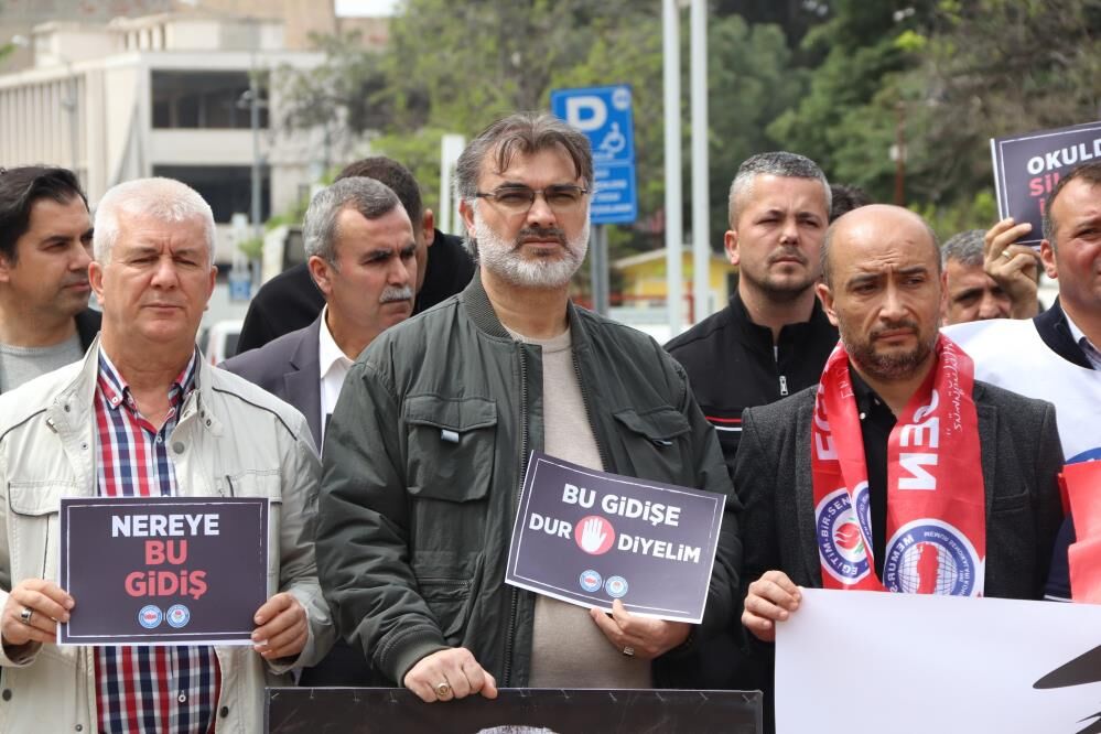 Turgutluda Hayatini Kaybeden Ogretmen Ve Ogrenciler Anildi (5)