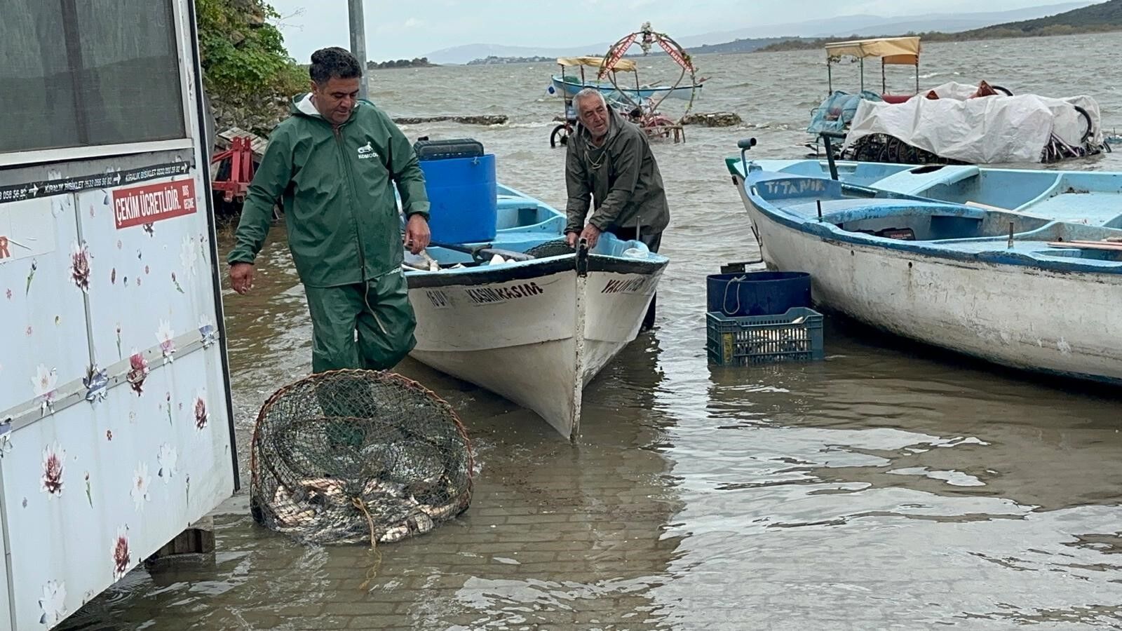 Uluabat Golu Yukseldi Golyazi Mahallesi Adeta Venedike Dondu (3)