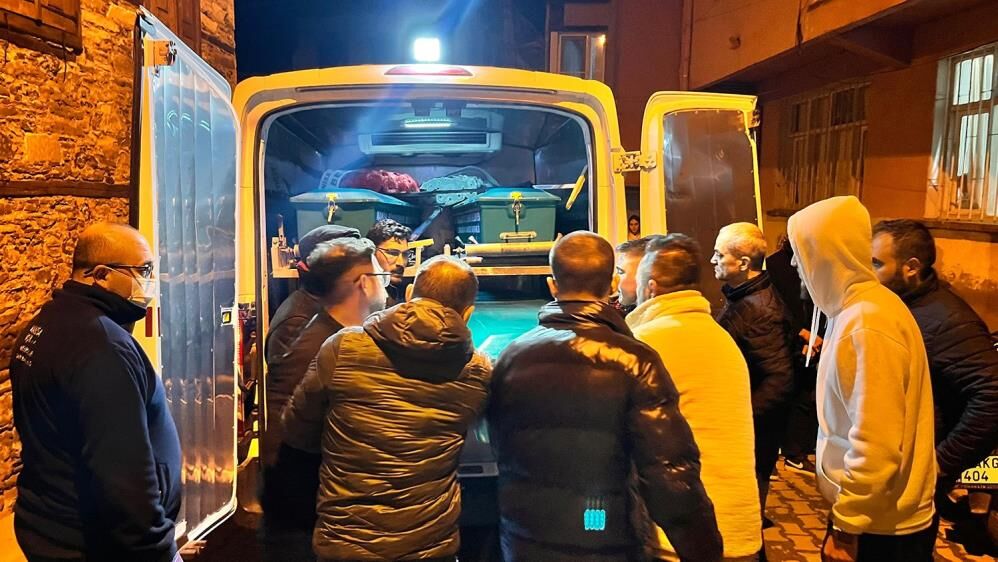 Yalnız Yaşayan Adam Ölü (2)