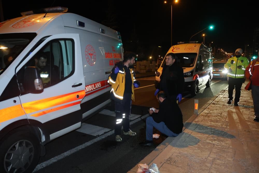 Yardim Icin Durdular Kufurle Karsilastilar Alkollu Surucuye Linc (3)