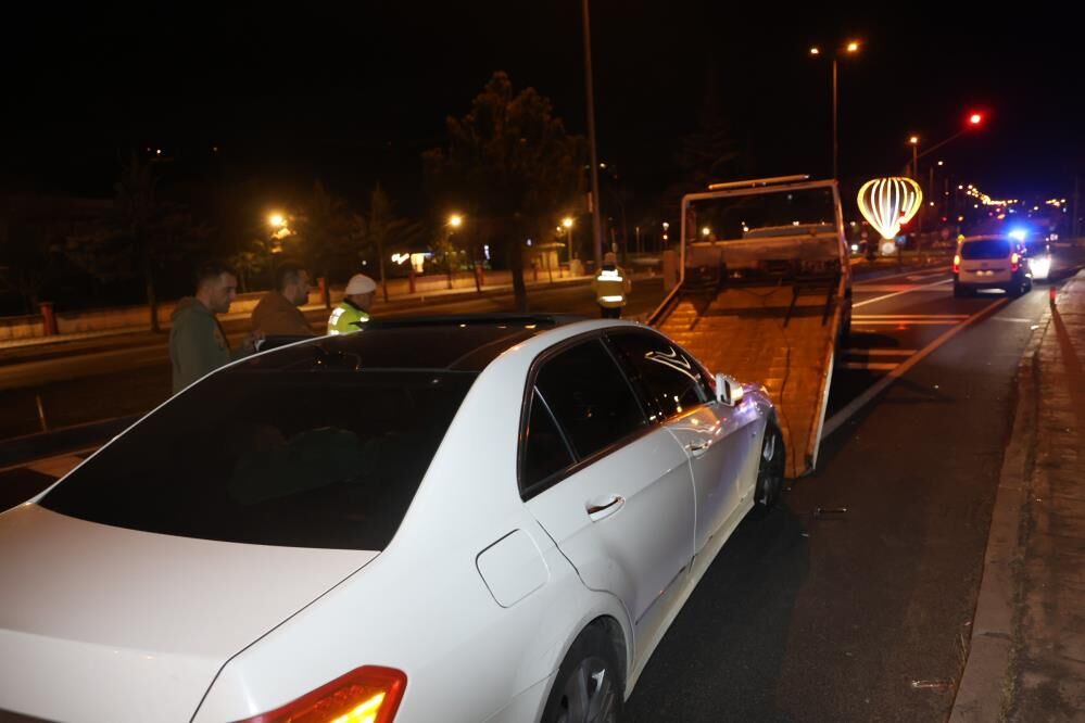 Yardim Icin Durdular Kufurle Karsilastilar Alkollu Surucuye Linc (5)