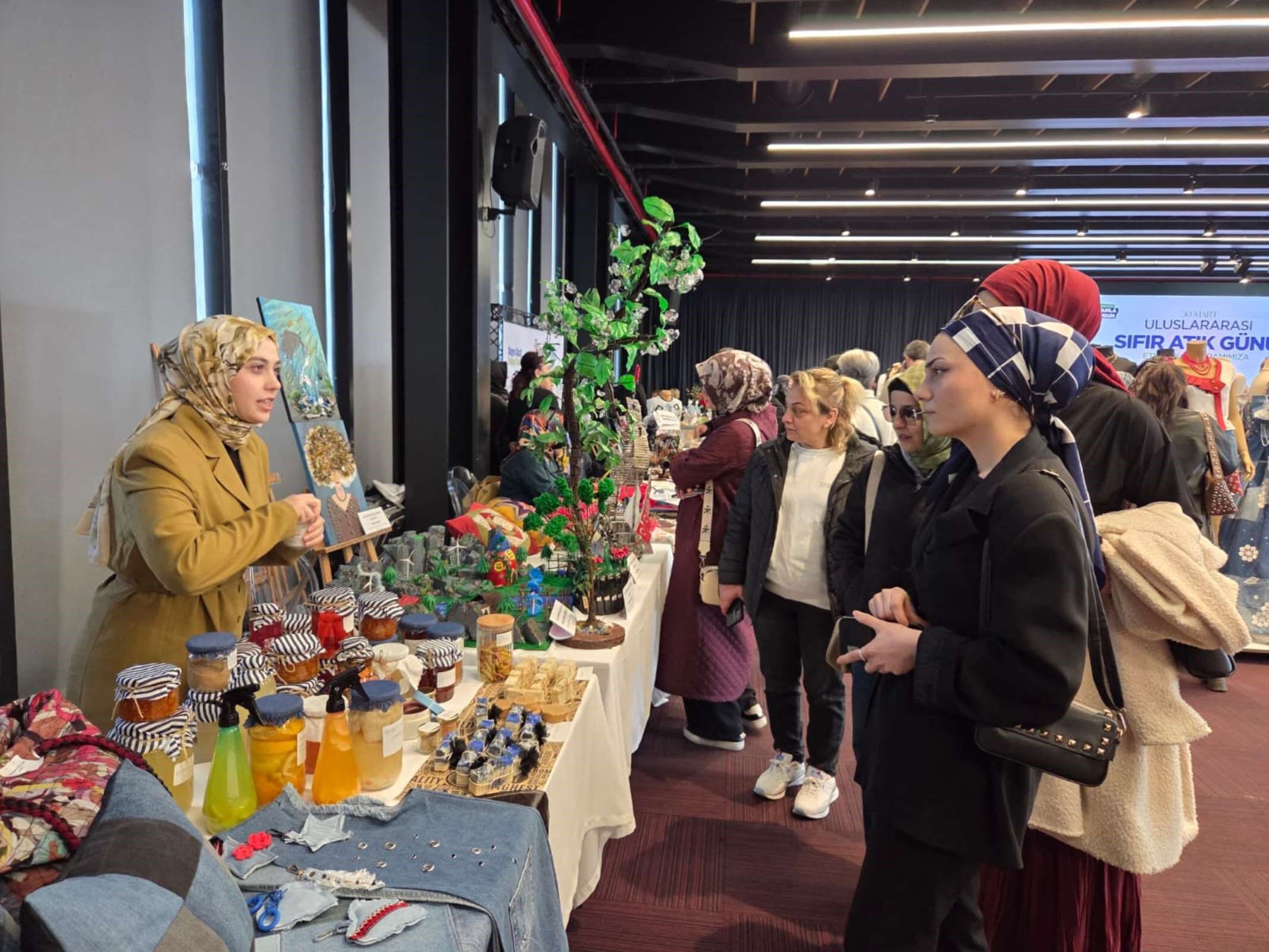 Yok Artik Dedirten Uretim Sogan Kabugundan Ruj Yaptilar (2)