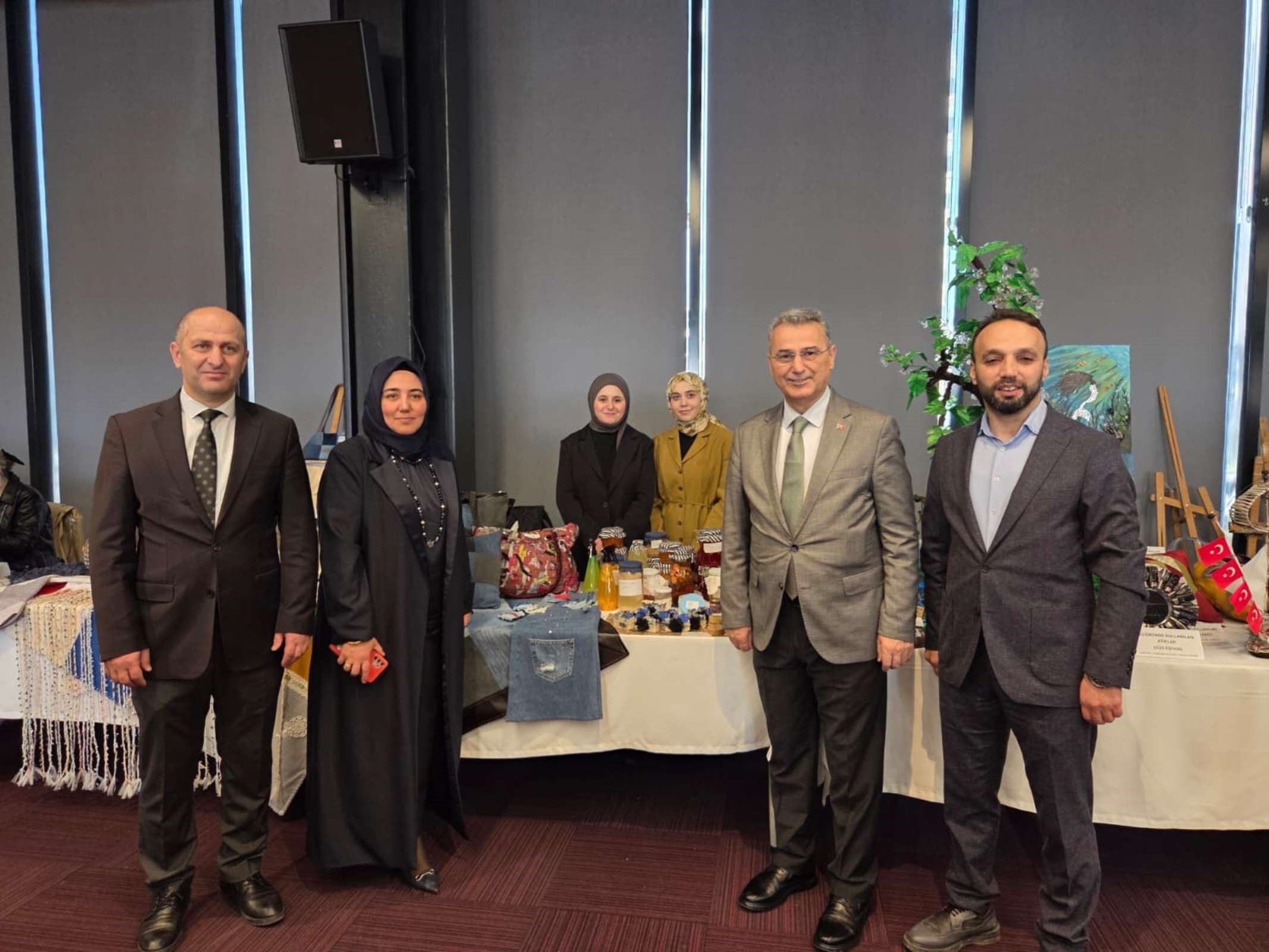 Yok Artik Dedirten Uretim Sogan Kabugundan Ruj Yaptilar (4)