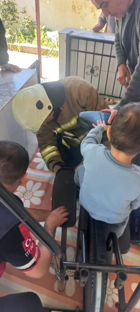 Yurekleri Agza Getiren Anlar Aile Caresiz Kaldi Itfaiye Yetisti (2)