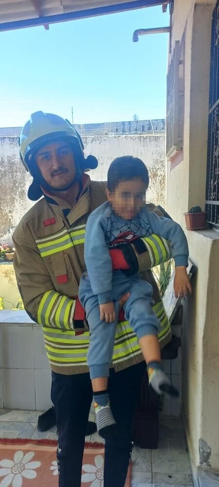 Yurekleri Agza Getiren Anlar Aile Caresiz Kaldi Itfaiye Yetisti (3)