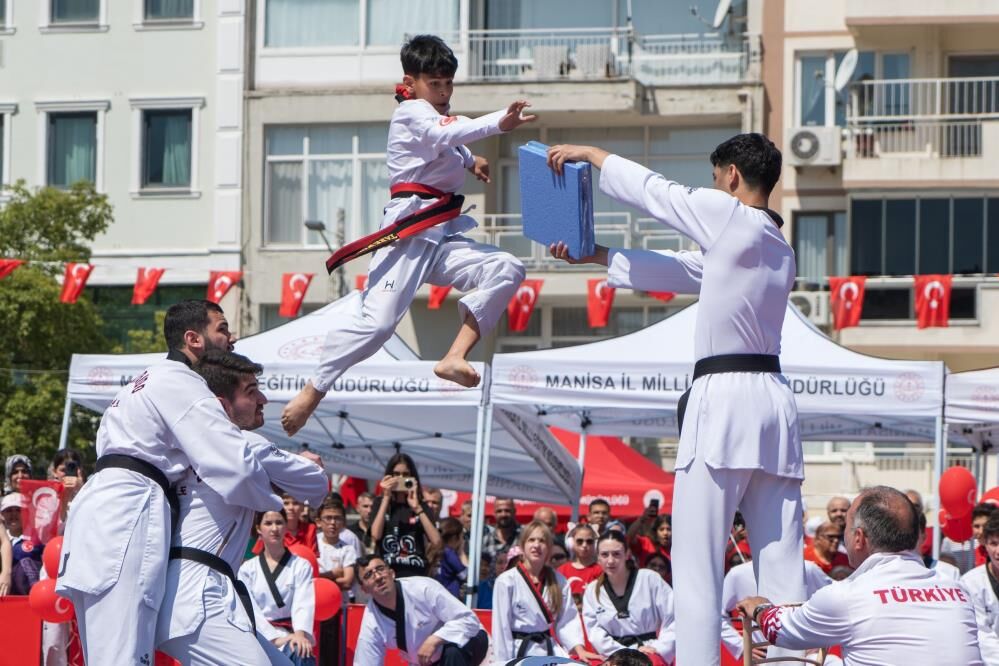 19 Mayis Manisada Cosku Ve Gururla Kutlandi (3)