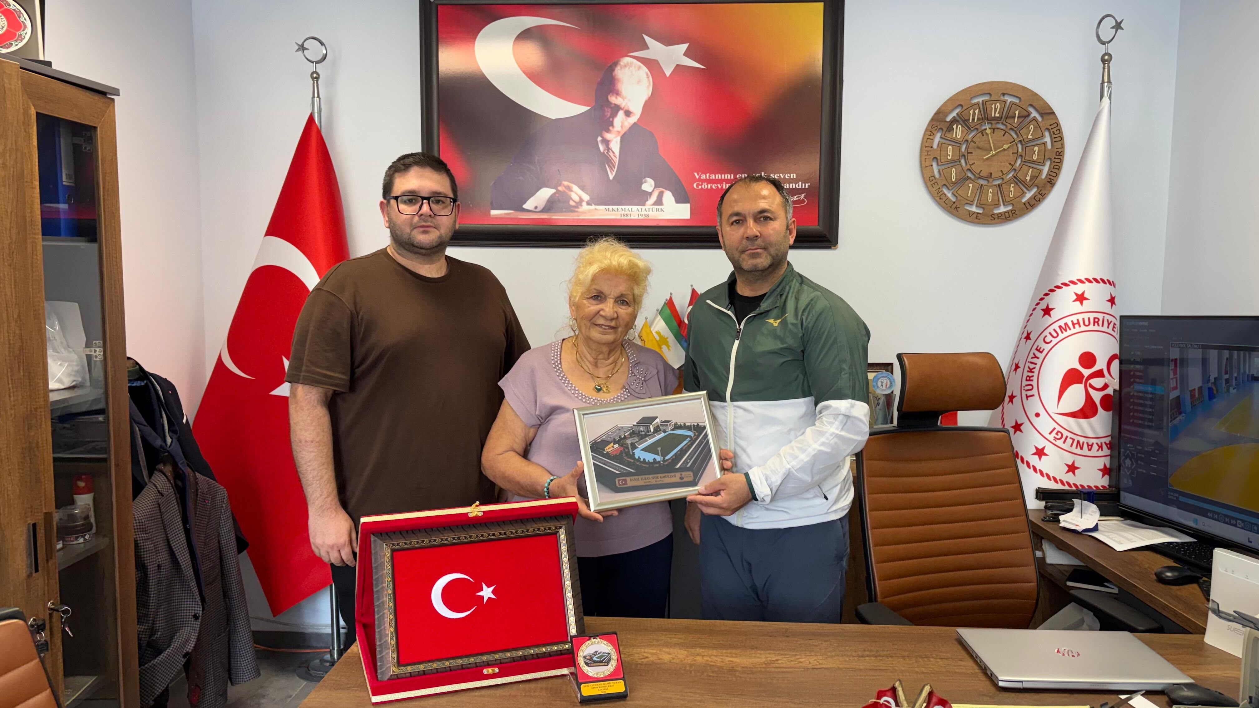 50 Yıl Sonra Duygu Dolu Ziyaret Kıbrıs Şehidi Ramiz Turan’ın Ailesi Salihli’de (1)-1