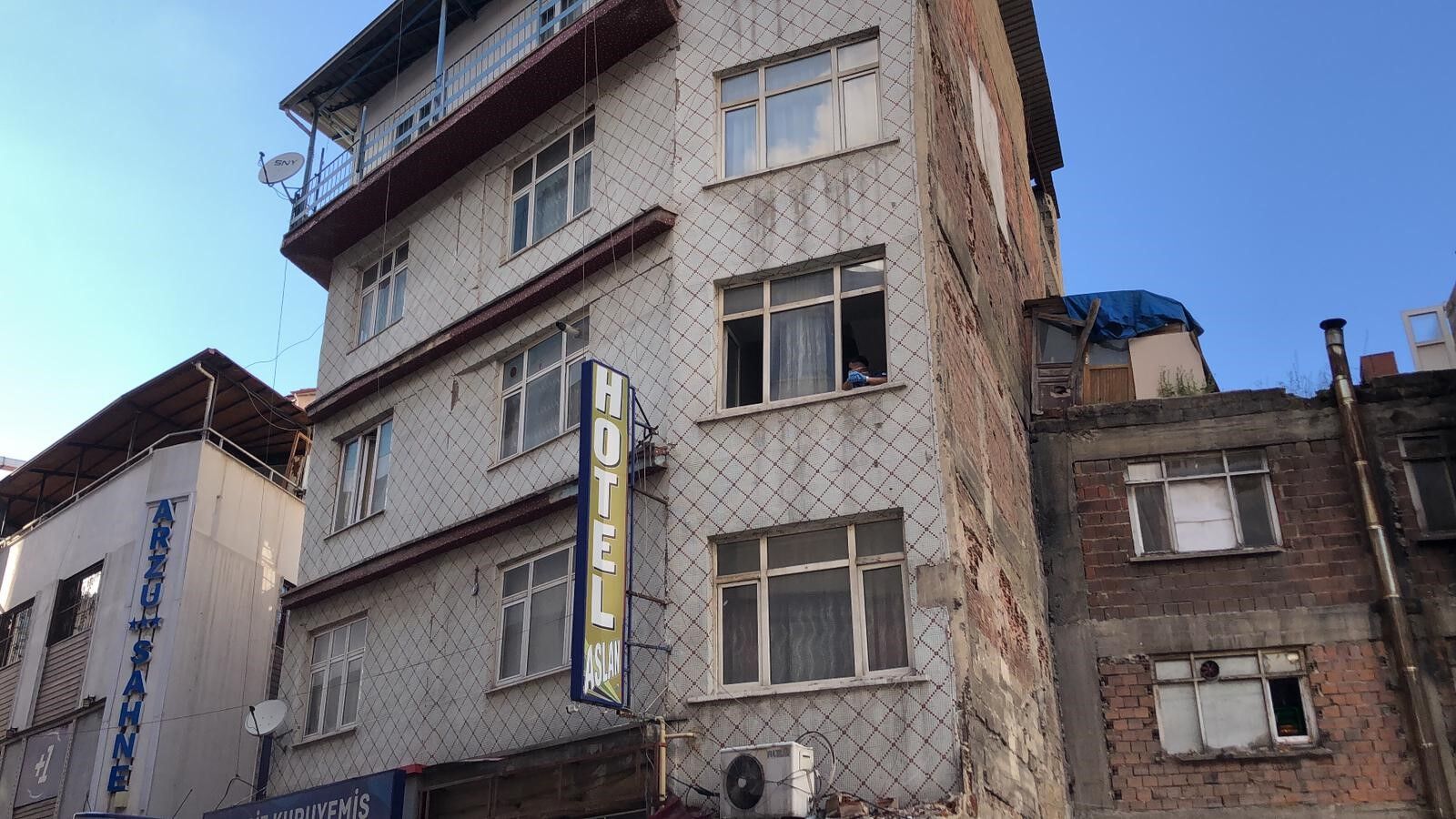 6 Gün Önce Ölmüş… Acı Gerçek Koku Üzerine Ortaya Çıktı (2)