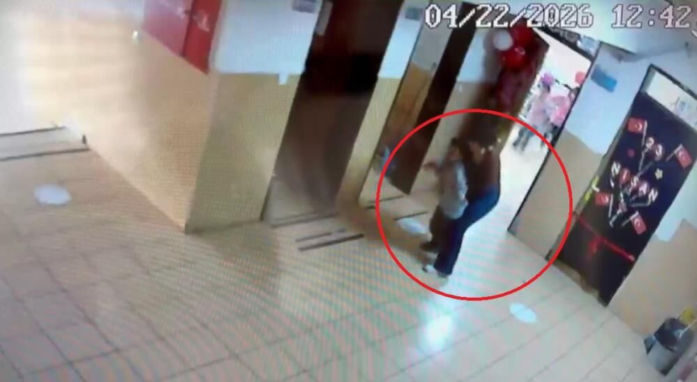 7 Yasindaki Ogrenciye Heimlich Mucizesi Olumle Yasam Arasinda 1 Dakika (2)