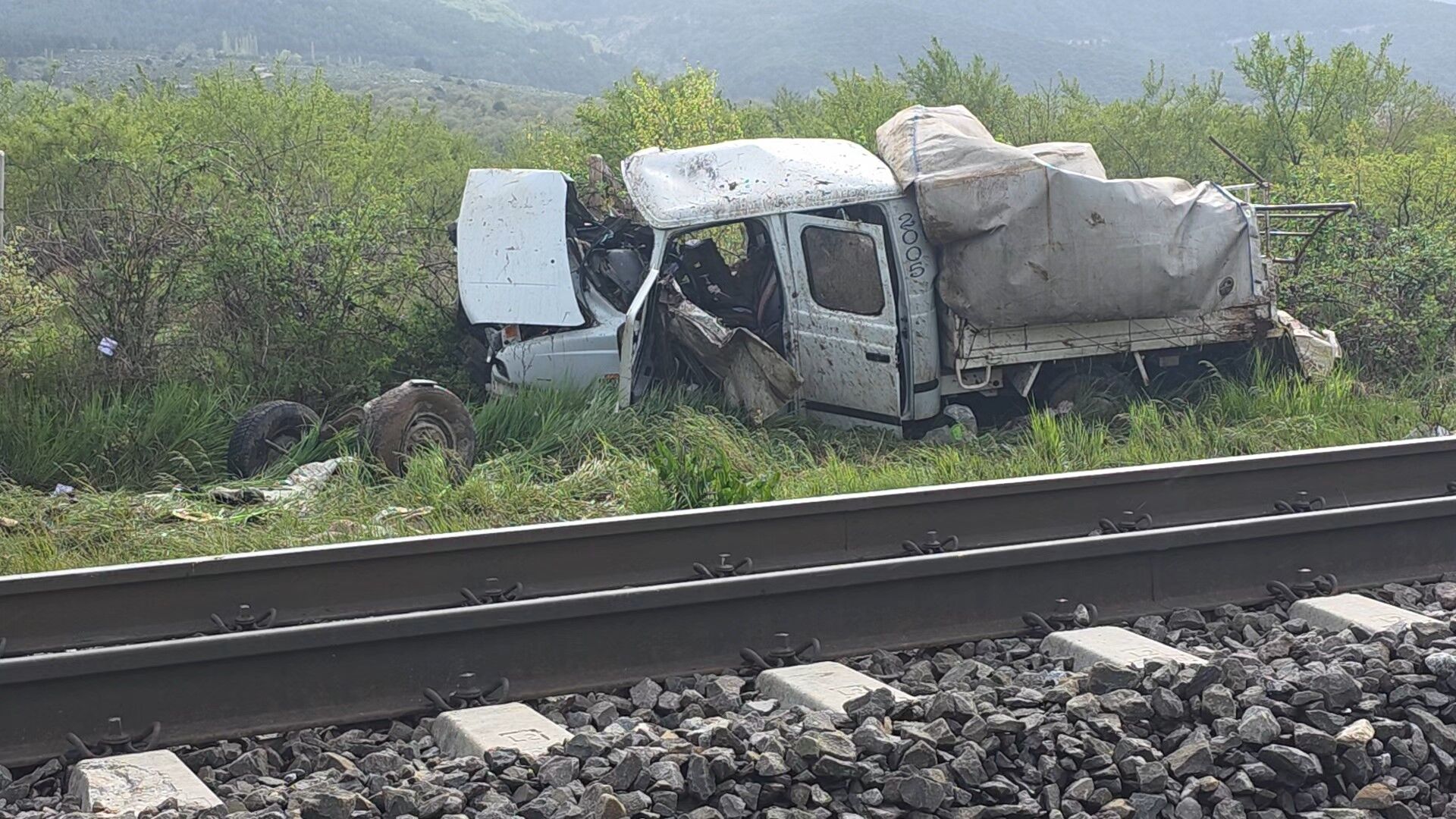 Aci Haber Hastaneden Geldi Yolcu Treni Kamyoneti Bicti 1 Olu 3 Yarali (1)-1