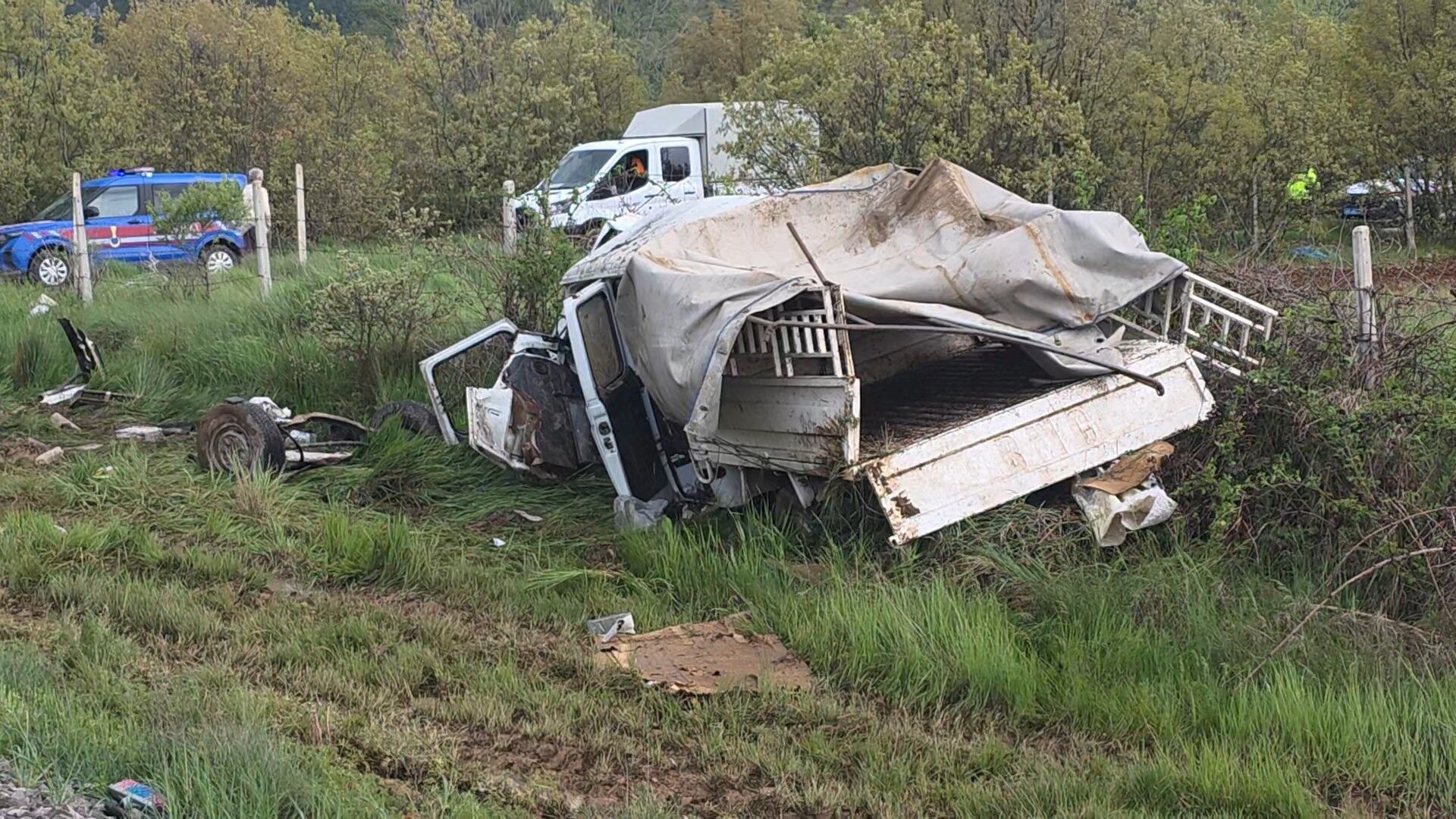 Aci Haber Hastaneden Geldi Yolcu Treni Kamyoneti Bicti 1 Olu 3 Yarali (2)