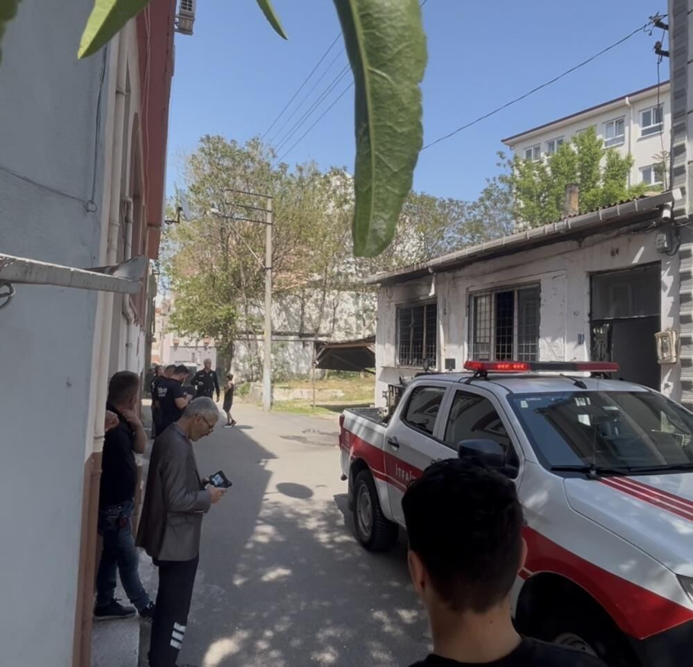 Aile Tartismasi Yanginla Bitti Evini Yakti Catidan Kacarak Izini Kaybettirdi (2)