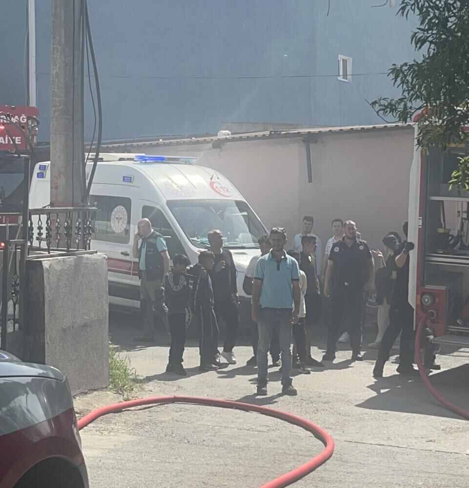 Aile Tartismasi Yanginla Bitti Evini Yakti Catidan Kacarak Izini Kaybettirdi (4)