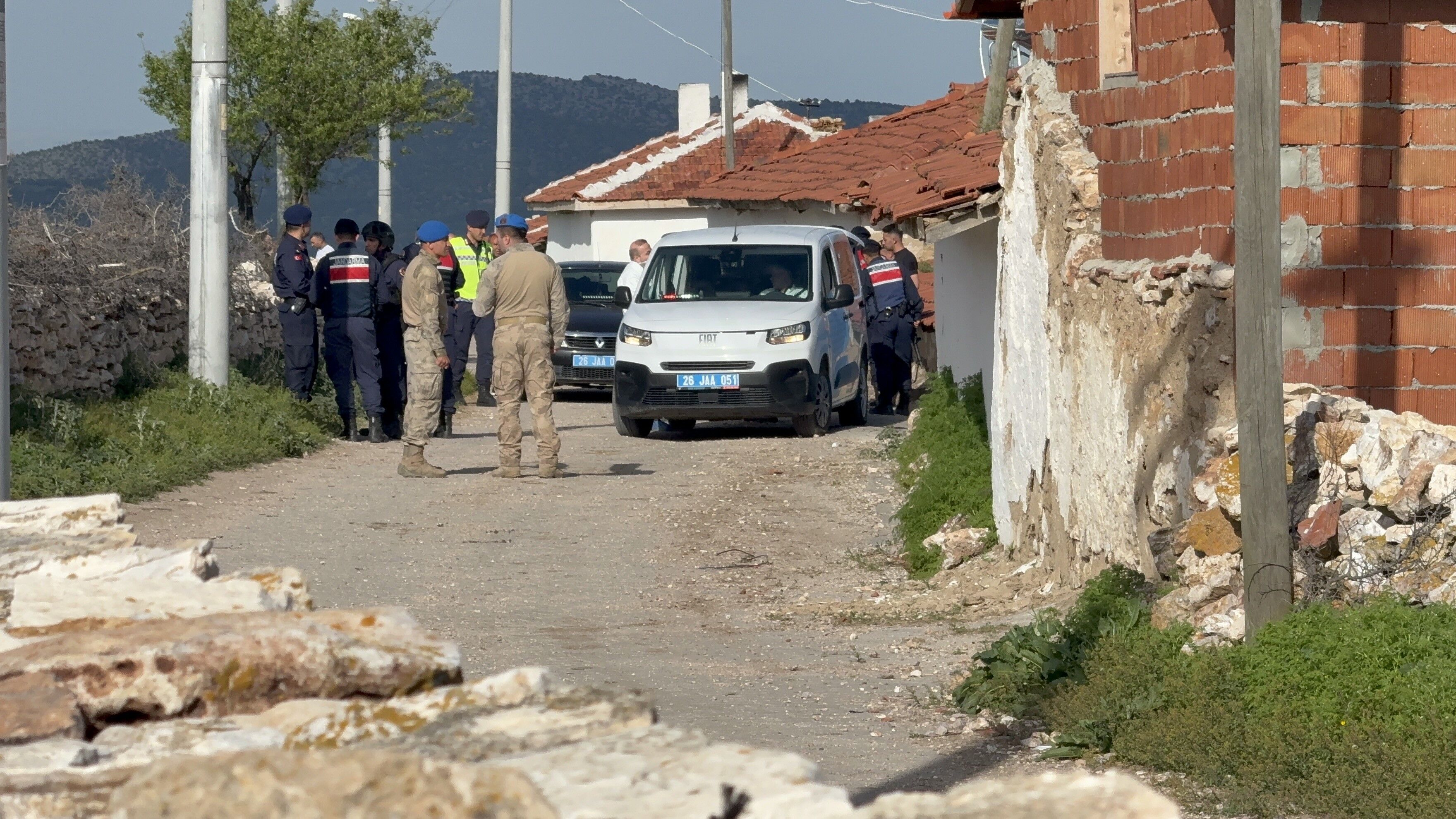 Akraba Kavgasi Kanli Bitti Tarla Meselesi Yuzunden Bir Aileyi Yok Etti (2)