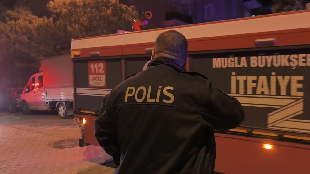 Bir Apartman Dairesinde Meydana Gelen Piknik Tüpündeki Gaz Sızıntısı Mahallede Hareketli Saatler Yaşanmasına Neden Oldu. (2)