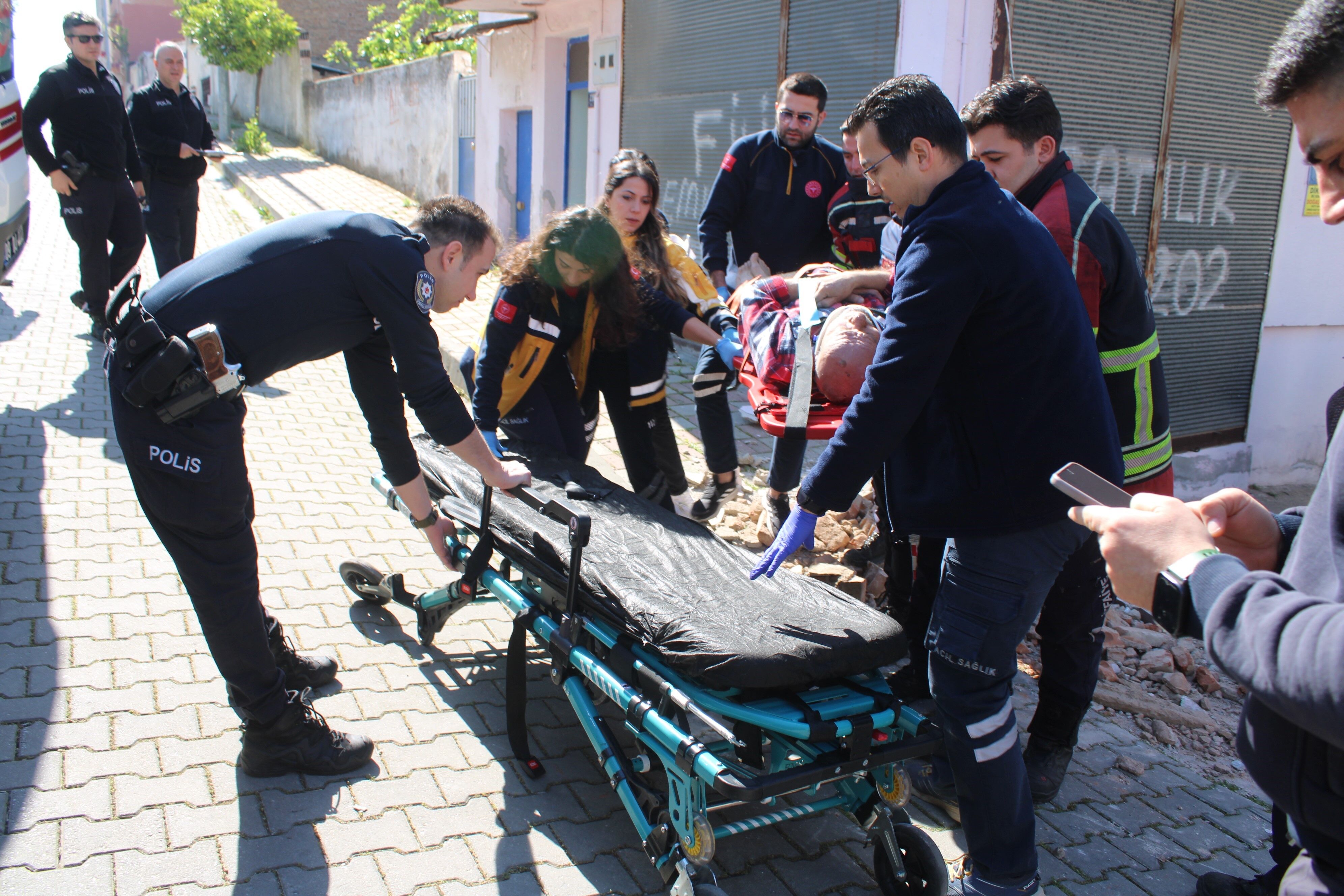 Bir Ay Once Balkondan Dusmustu Aci Haber Geldi (3)