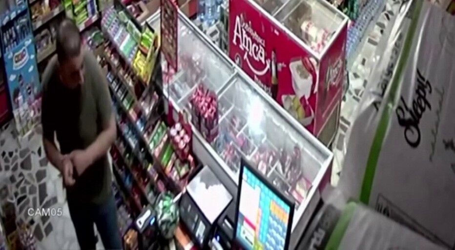 Cocugunun Gozu Onunde Dehset Genc Kadini 6 Yerinden Bicakladi (5)