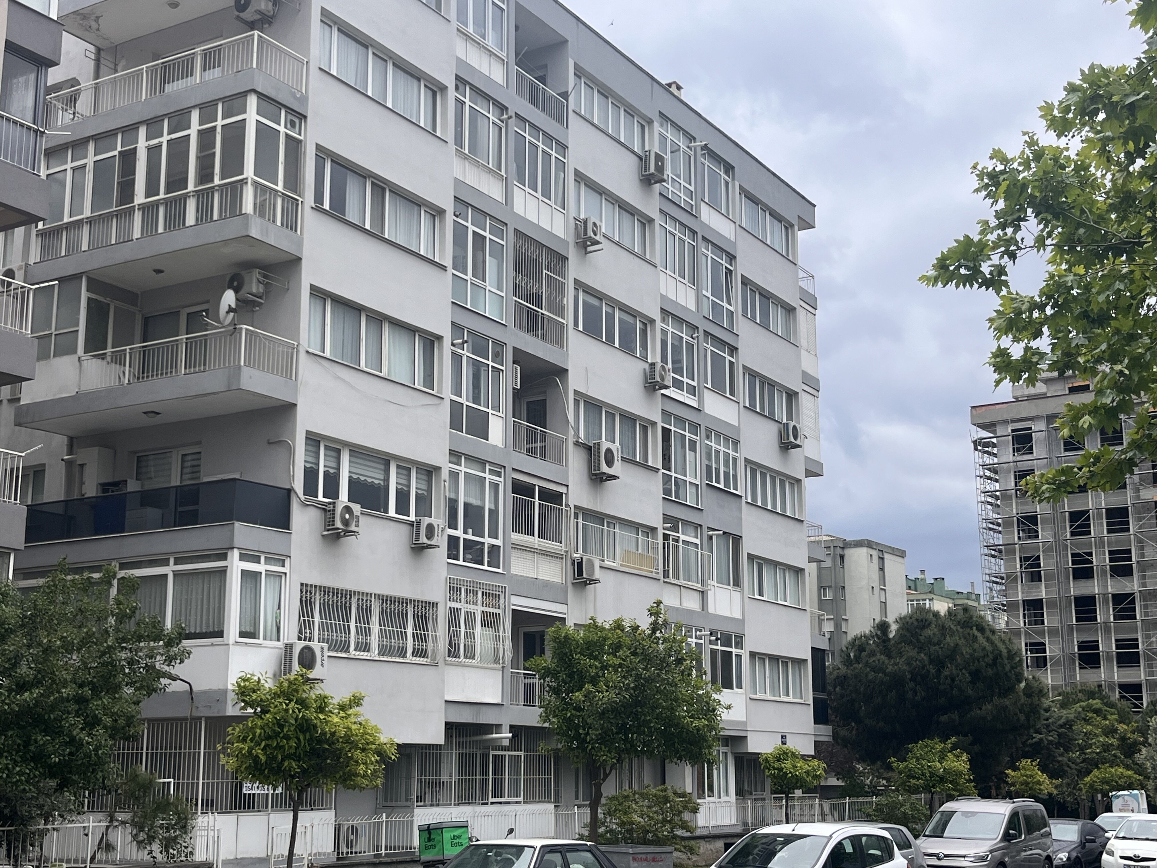 Dayanamadim Dedi Bogazini Sikan Oglunu Gogsunden Bicaklayarak Hayattan Kopardi (4)