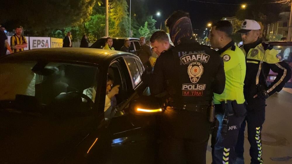 Dur Ihtarina Uymadi 5 Km Kovalamaca Sonunda Yakalandi Bayan Surucuye Rekor Ceza (5)