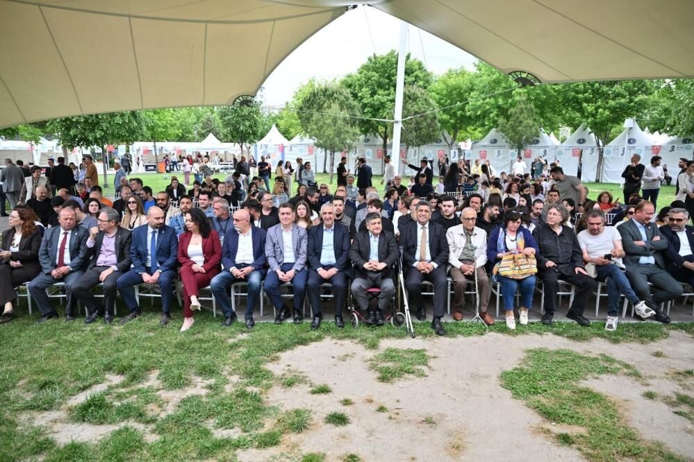 Edebiyatin Bulusma Noktasi Manisa Kitap Fuari Ziyaretcilerini Bekliyor (1)-1