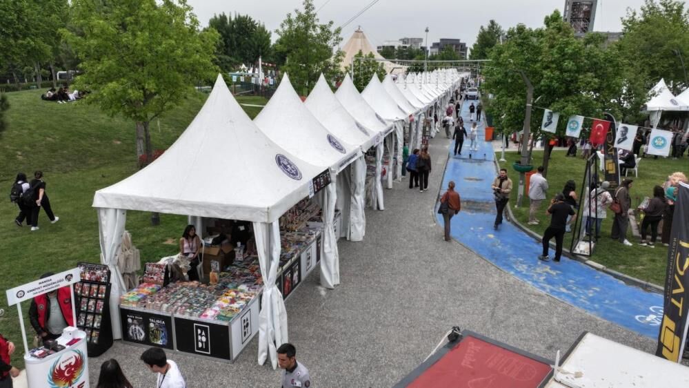 Edebiyatin Bulusma Noktasi Manisa Kitap Fuari Ziyaretcilerini Bekliyor (2)