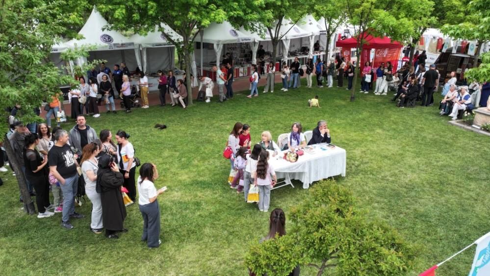 Edebiyatin Bulusma Noktasi Manisa Kitap Fuari Ziyaretcilerini Bekliyor (3)