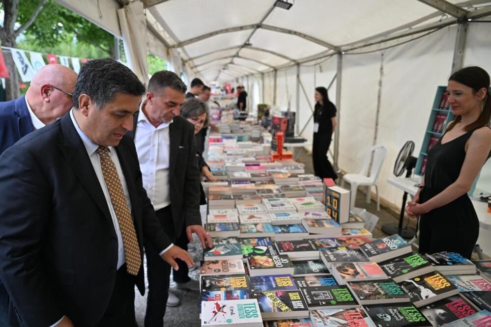 Edebiyatin Bulusma Noktasi Manisa Kitap Fuari Ziyaretcilerini Bekliyor (4)