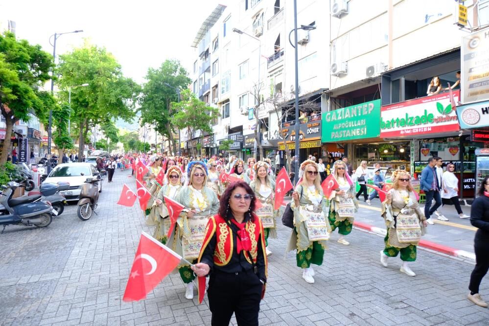 Egenin Ruhu Manisada Sahneye Tasindi (1)
