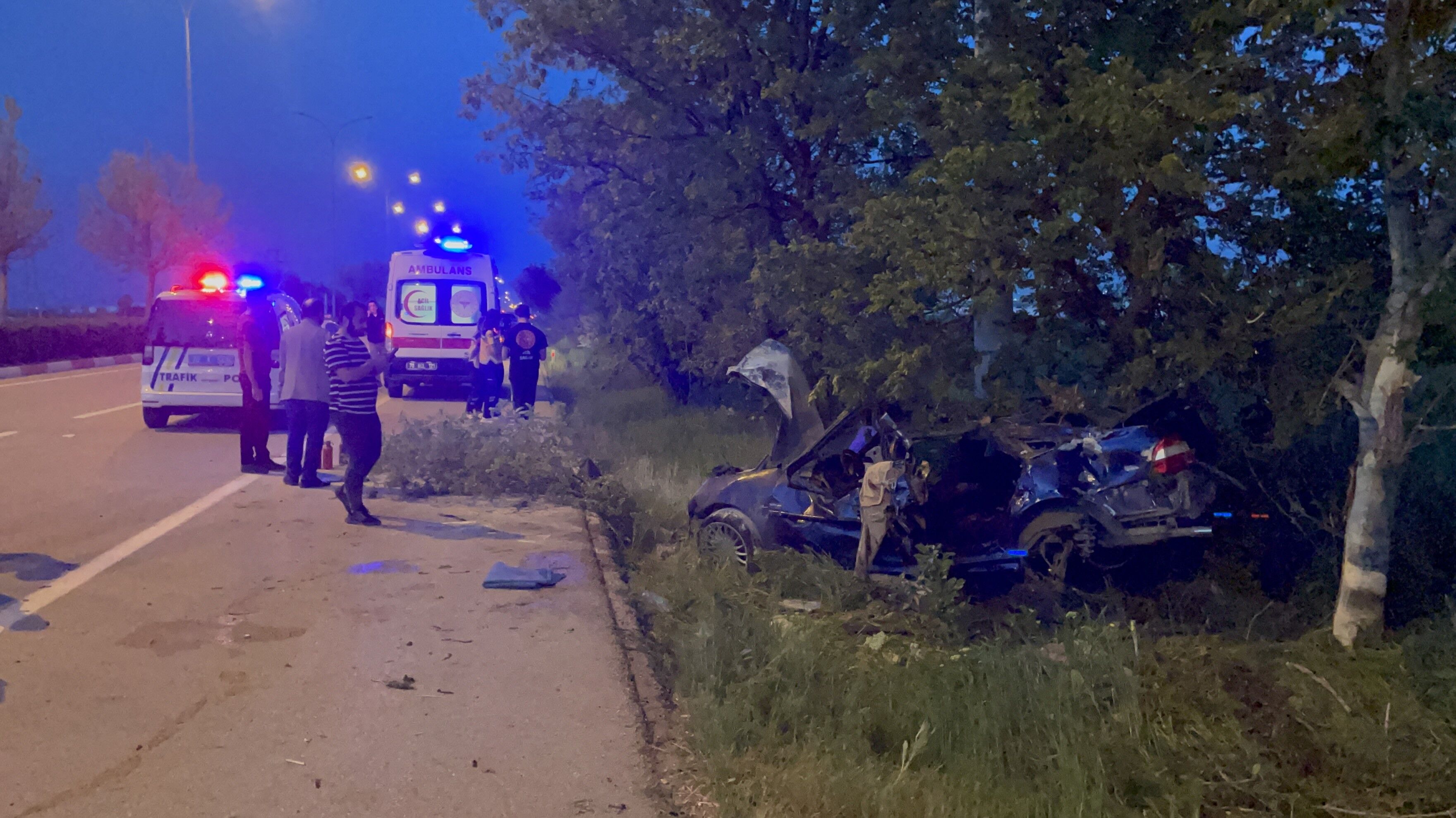 En Mutlu Gunleriydi Cenaze Evi Oldu Konvoyda Takla Atan Aractan Aci Haber (2)