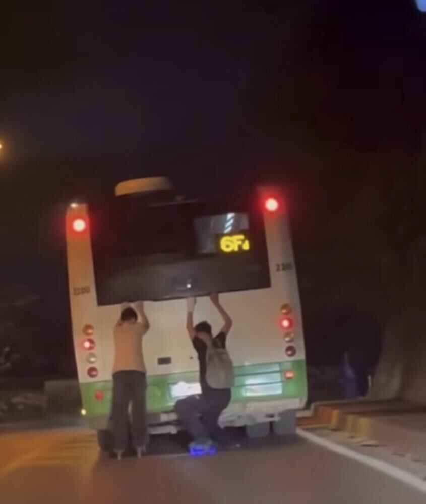 Faciaya Davetiye Hareket Halindeki Otobuse Tutundular (2)