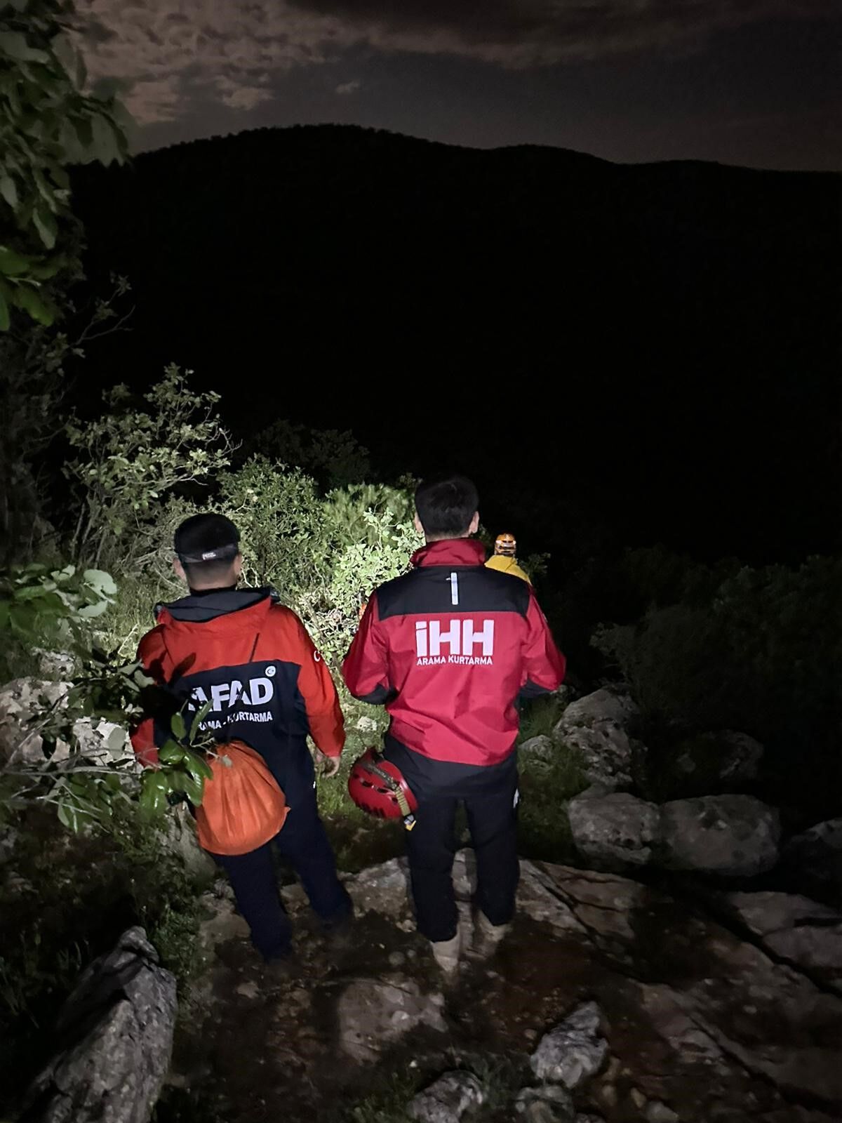 Gece Boyu Arandi 12 Saat Sonra Gelen Mucize 25 Yasindaki Melike Sag Bulundu (3)