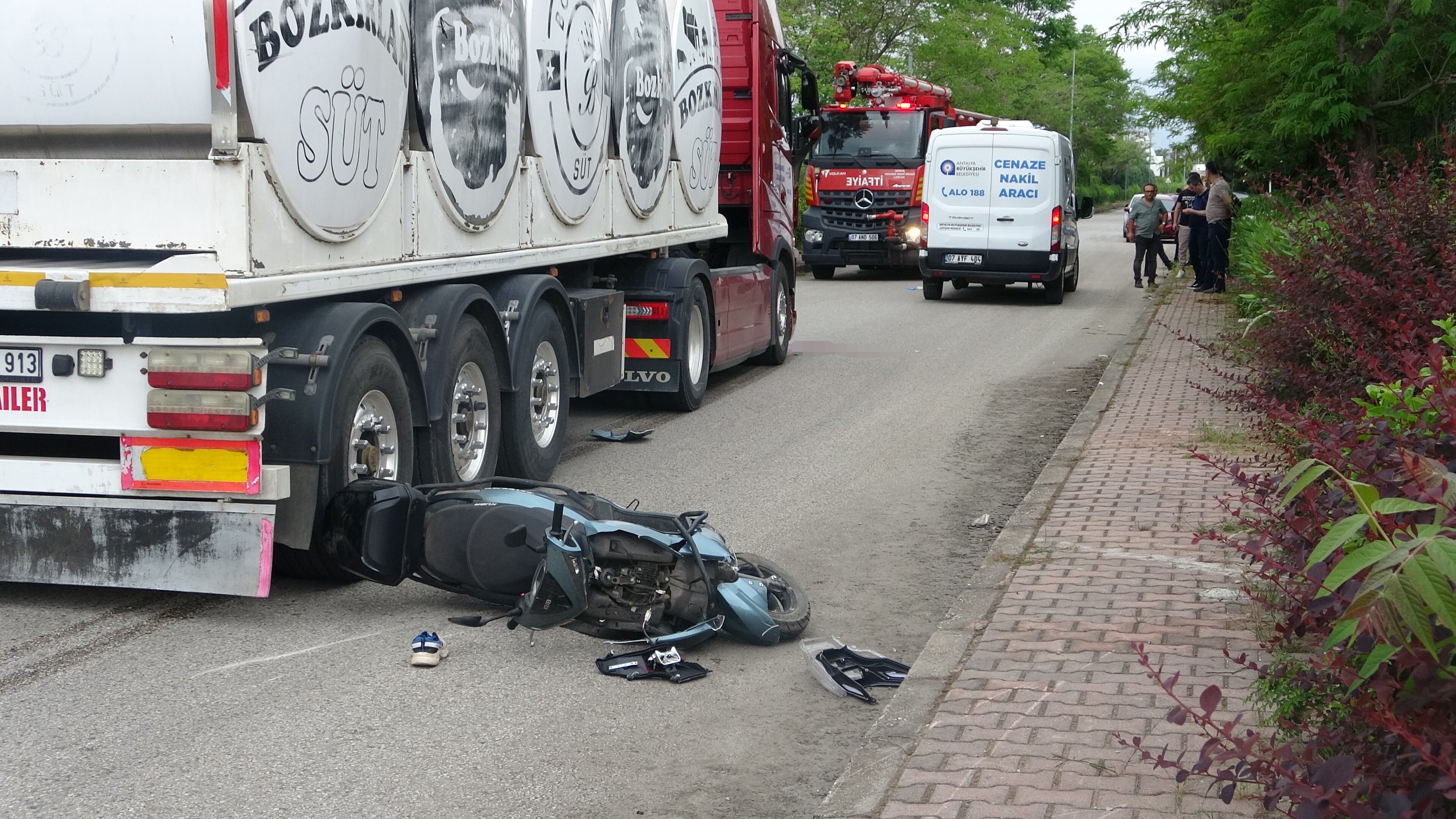 Genc Surucu Kurtarilamadi Olay Yerine Gelen Babanin Feryadi Yurekleri Dagladi (1)-1