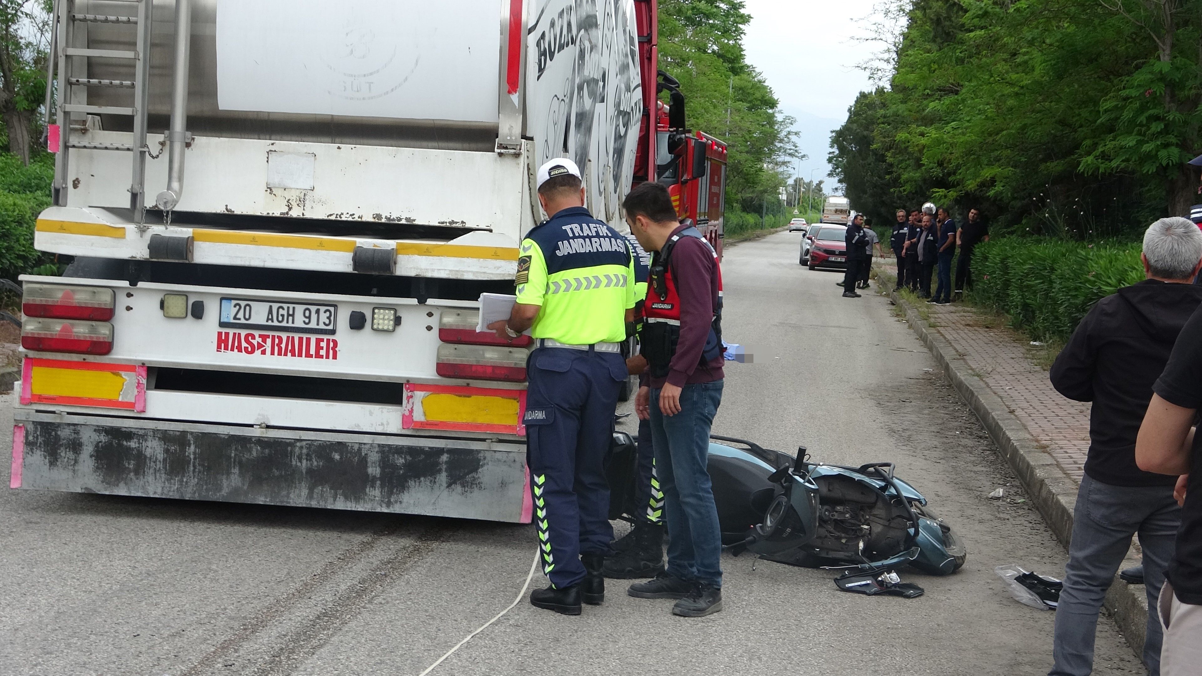 Genc Surucu Kurtarilamadi Olay Yerine Gelen Babanin Feryadi Yurekleri Dagladi (4)