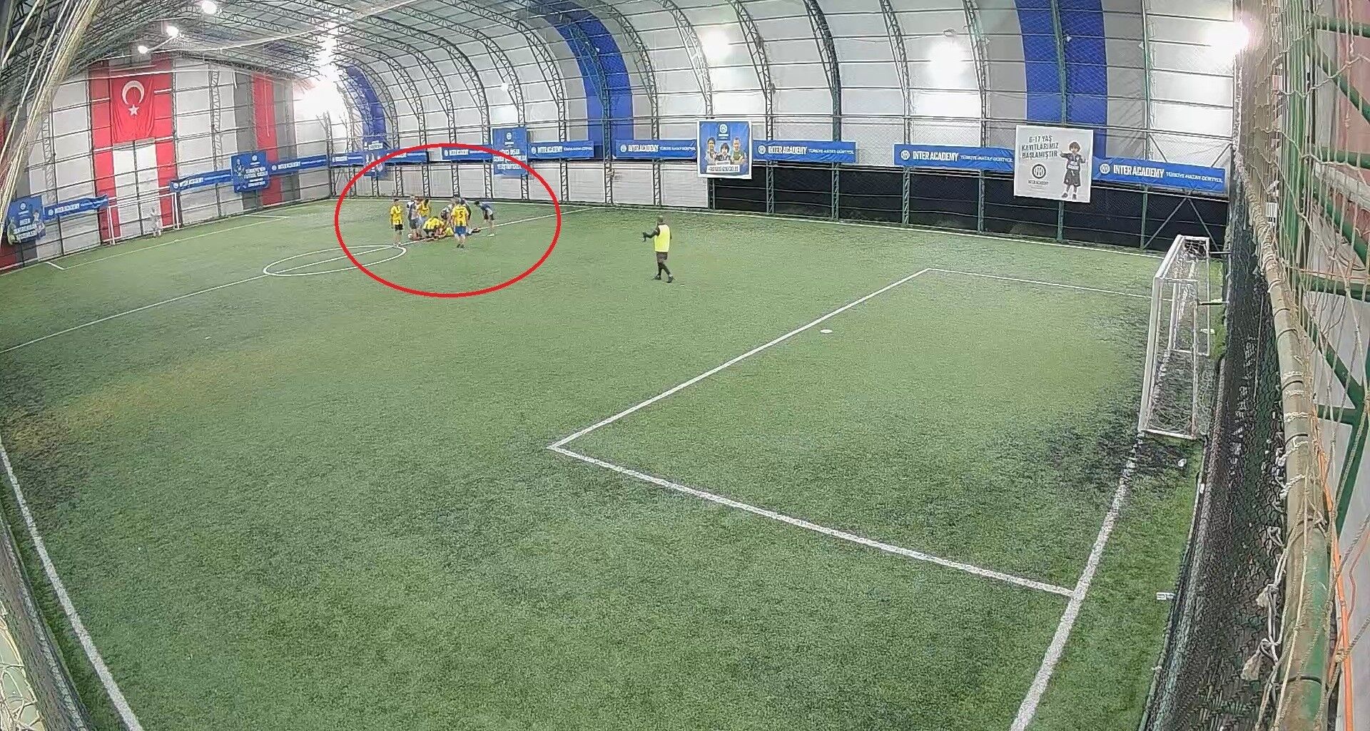 Kahreden Anlar Kamerada! 42 Yaşındaki Adam Kalbine Yenildi (4)