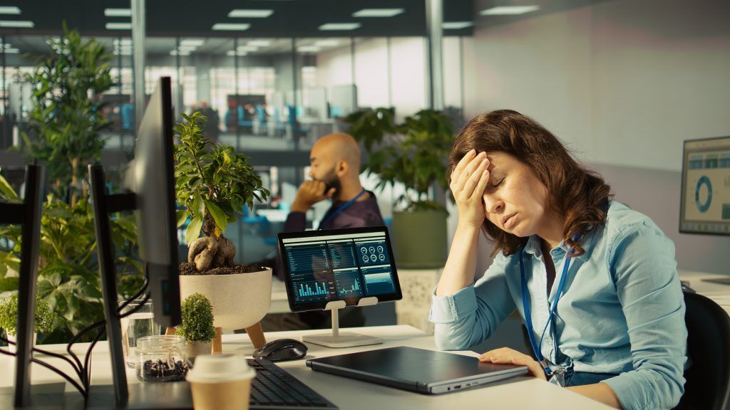 Kapali Ofis Ortamlarinda Calisanlar Dikkat Uzmanlardan Hasta Bina Sendromu Uyarisi (1)